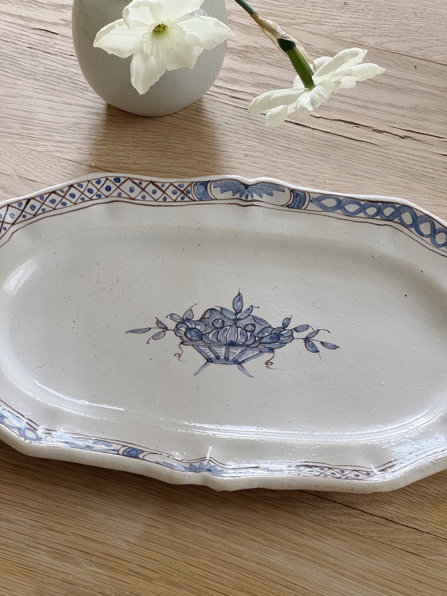 Decorative faience platter